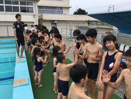 水泳六年生集合写真 学校の様子 - 宝達志水町立相見小学校HP