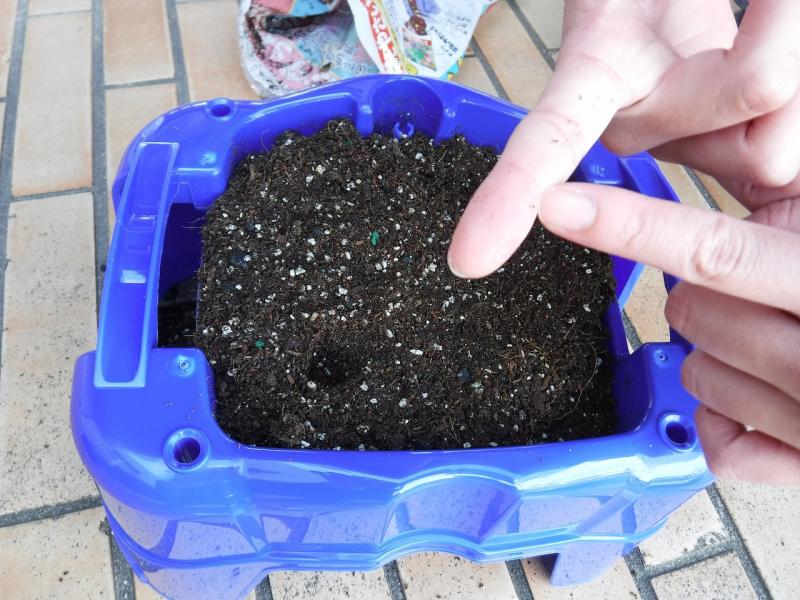 ひとさしゆびであなをあける