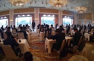 スクール形式の昼食