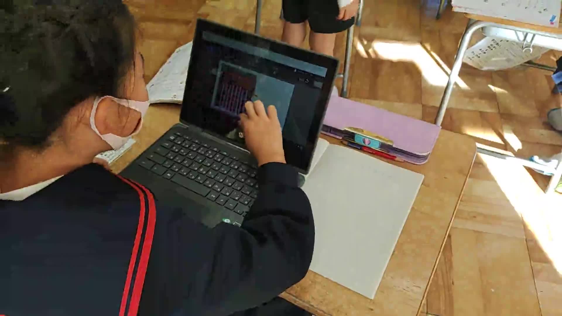  12/3(金)☀　ICT化の中の算数授業（2年生）