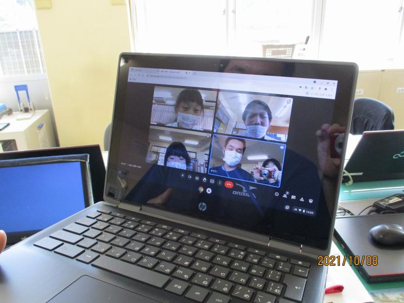 先生は職員室から話しかけます