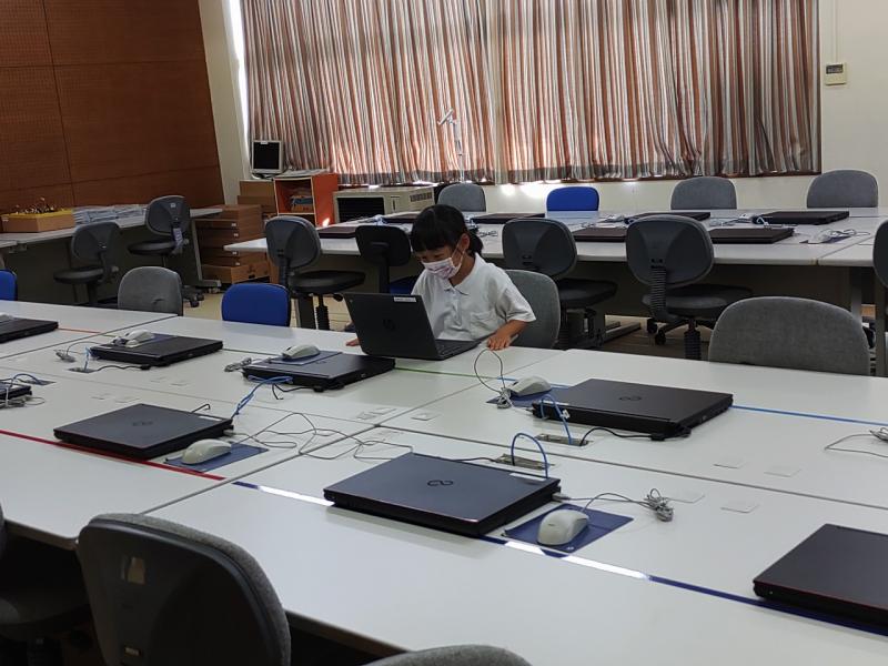 こちらはパソコン室から