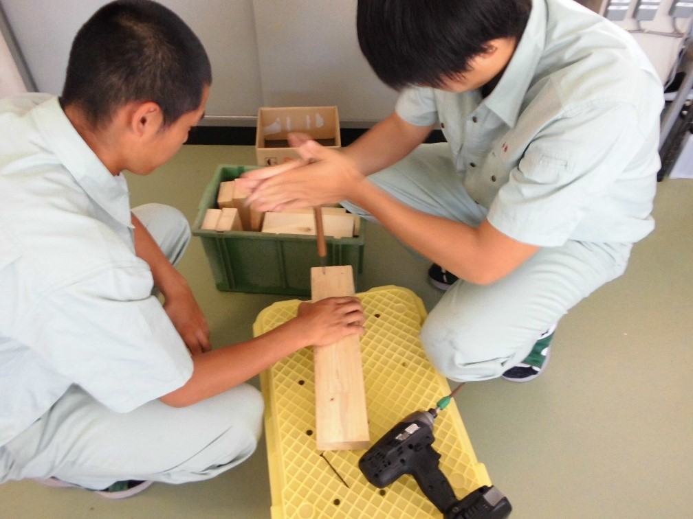 役に立つモノづくり（椅子）