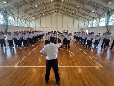 教頭による「頑張ろう」三唱