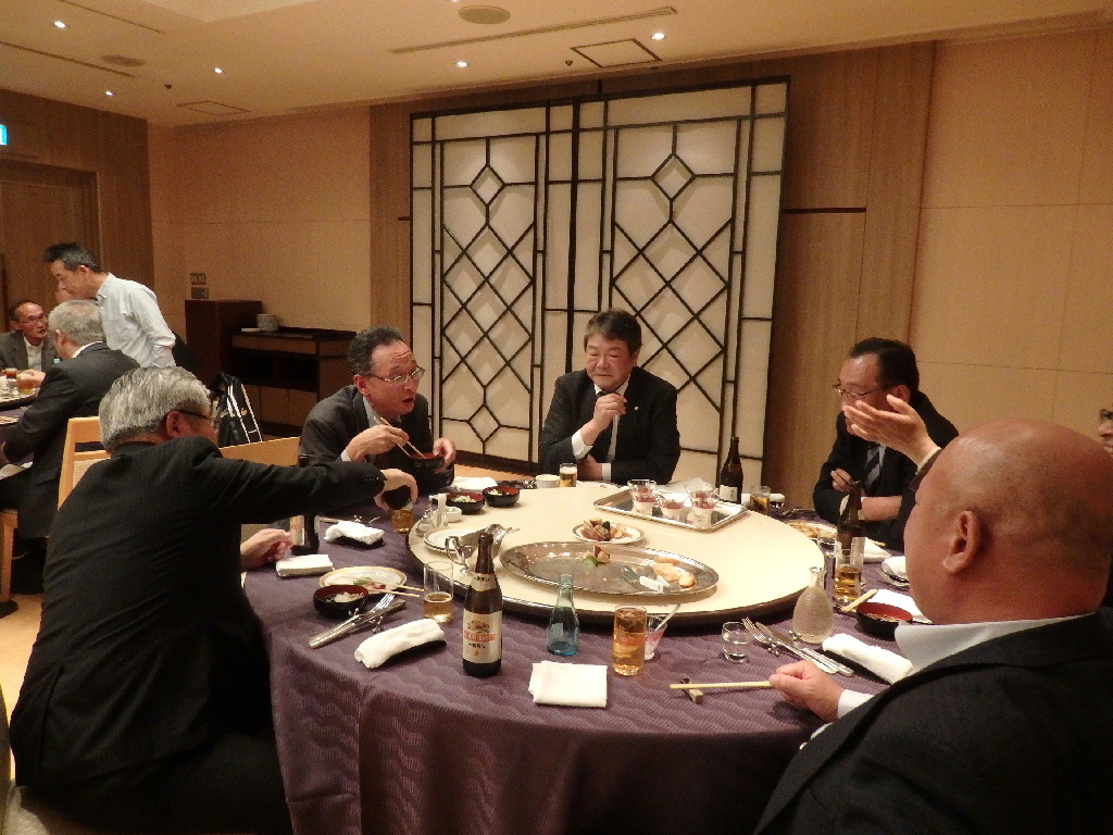 H30 懇親会の様子(テーブル)