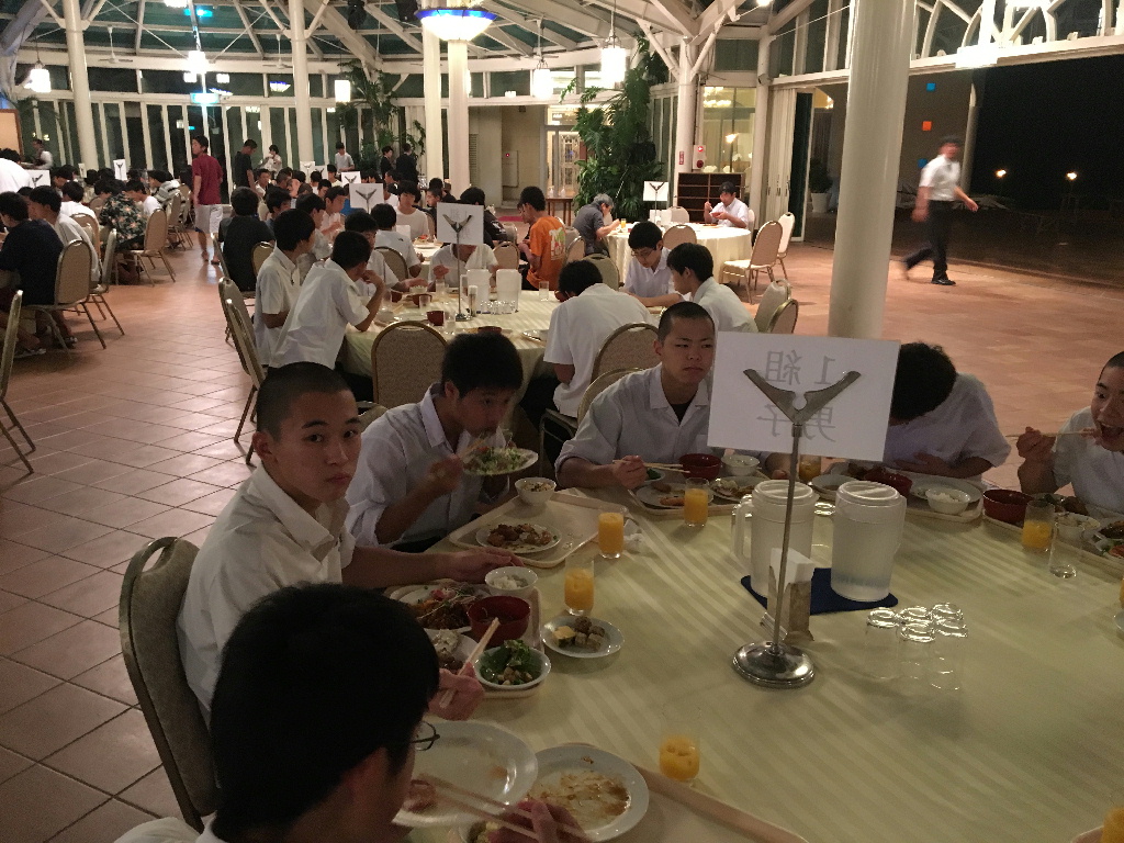 ３日目 夕食（ホテル リゾネックス那覇）