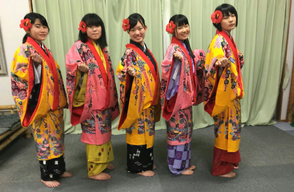 ３日目 沖縄 民族衣装 女性