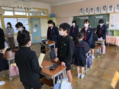 お手紙を渡しているところ