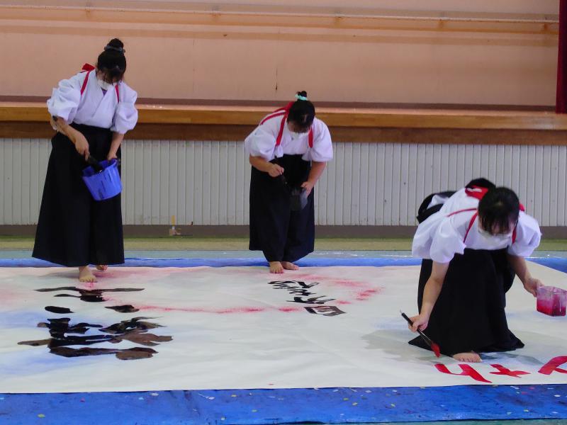 緊張を押しのけ「はい！」という気持ちの入った声とともに、思いを込めて書きました。