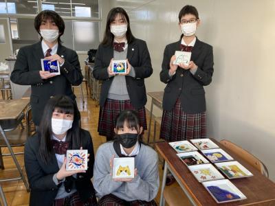 作品と記念撮影