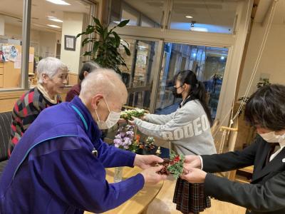 ゆうけあ相河の皆さんに渡しました