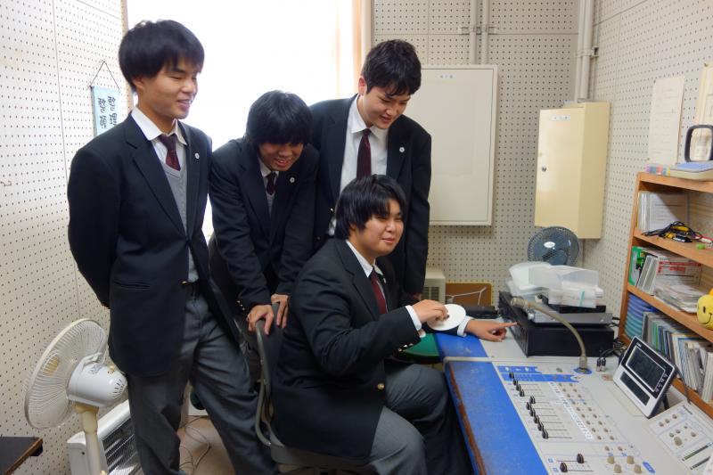 お昼の放送模様