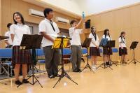 「どんな色が好き」を一緒に歌いました