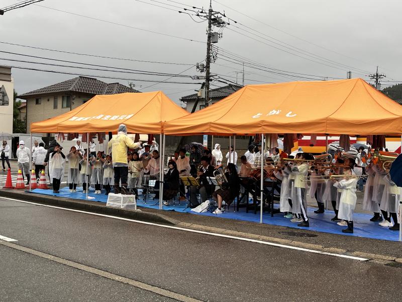 米泉小学校マーチングバンドと本校吹奏楽部