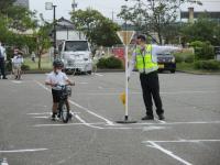 自転車に乗って練習しました。