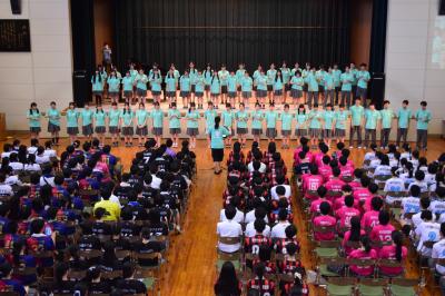 全員で「ひまわりの約束」「ライラック」「Stars」を演奏