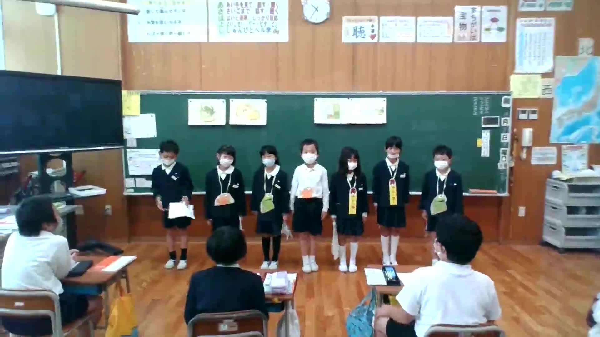 2年生　「お手紙」の音読を3年生に披露