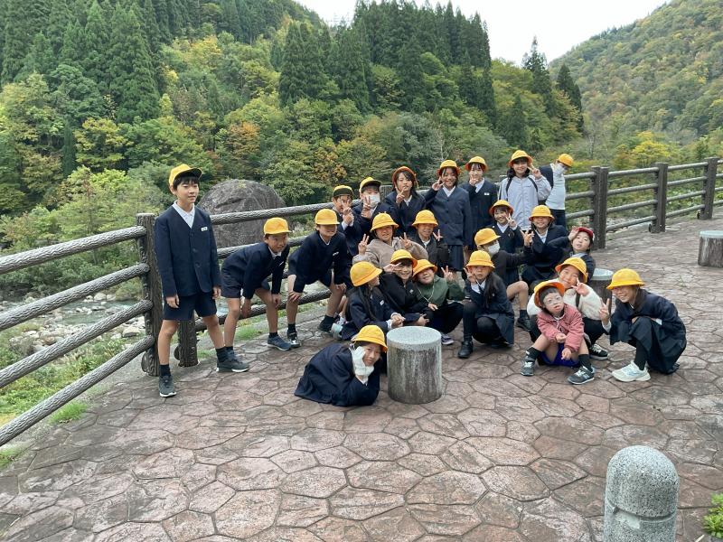 道路から、みんなで記念写真をとりました★