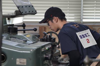 作業中の泉くん