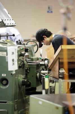 作業中の沖くん