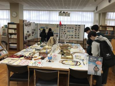 珍しい品々に思わず見入ってしまう…