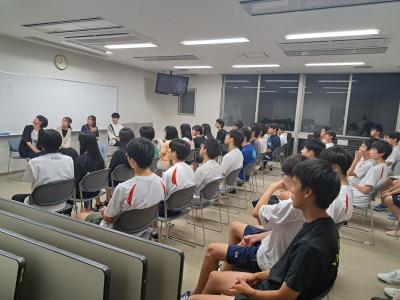 卒業生と語る会