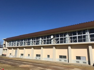 体育館の外壁の写真