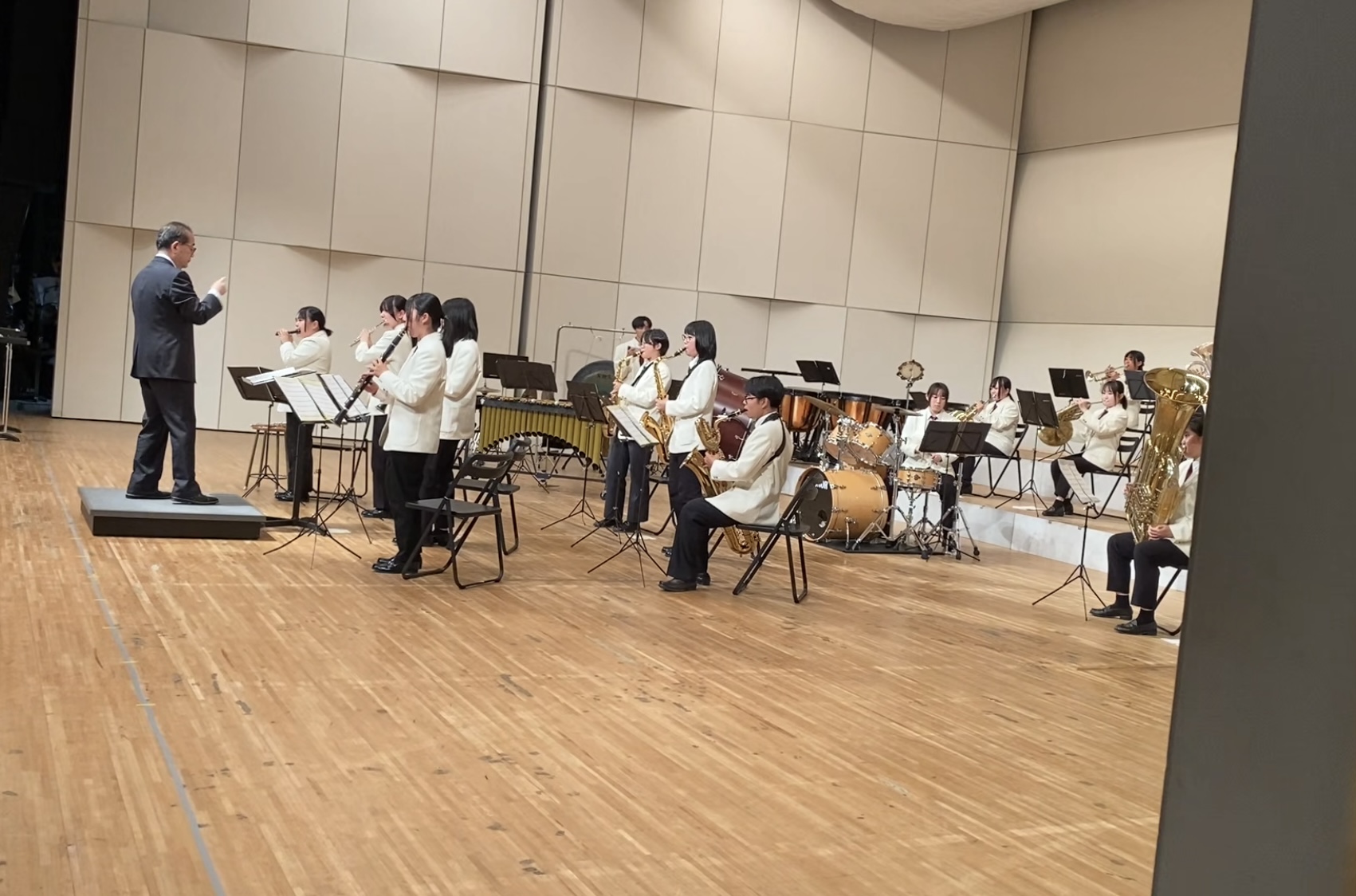 『Paradise Has NO BORDER』での一枚。