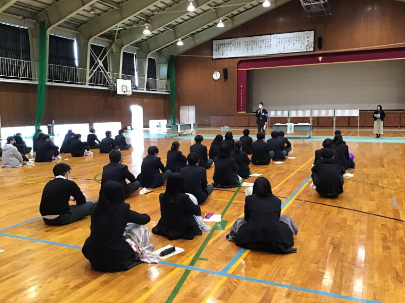 来年度、成人となる生徒への選挙の説明