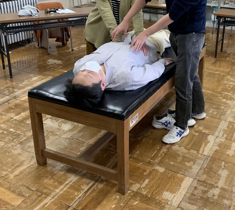 生徒同士が学び合う様子