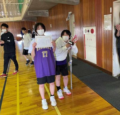 顧問の宮崎先生も拍手してます。