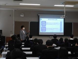 早速石川県立大学中谷内先生から「探究活動についての講演」がありました。