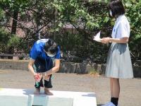 お酒とお塩をまきます。