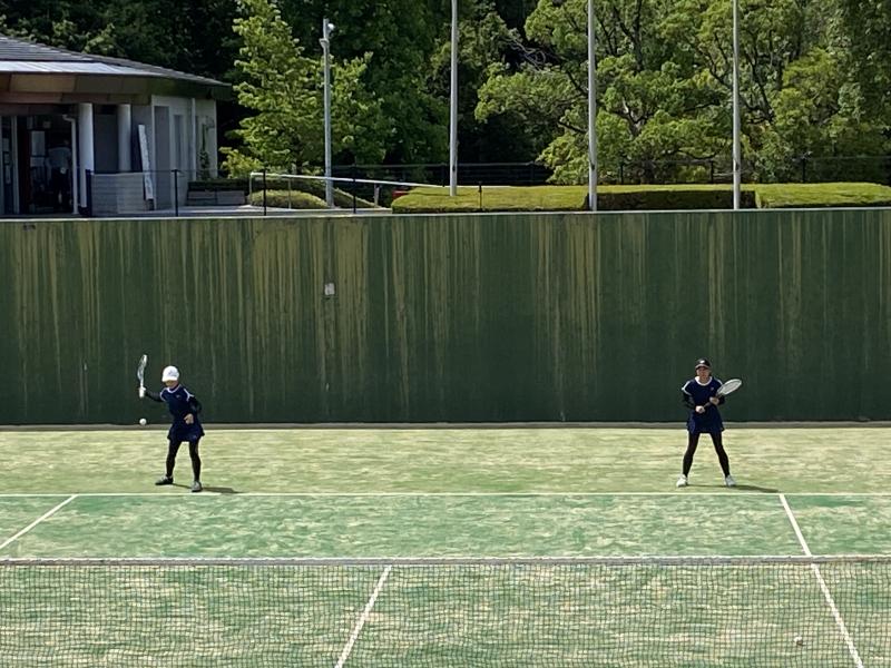 試合に挑む矢﨑琉夏選手・池田陽奈選手（ともに２年）