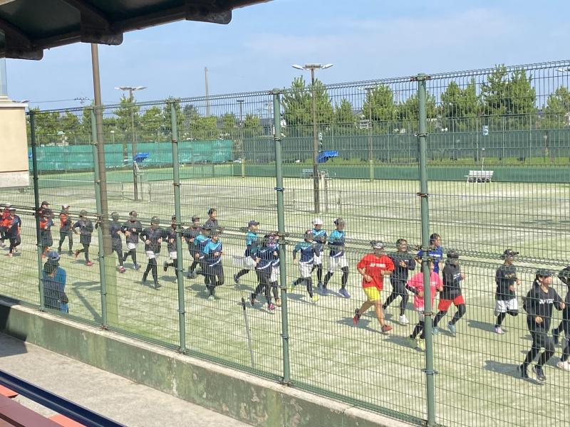 ウォーミングアップを行う選手たち