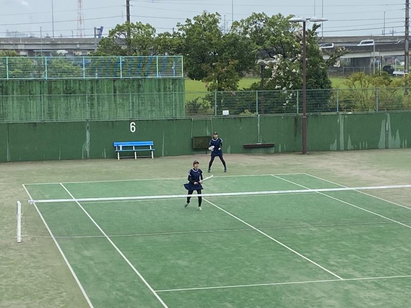 試合に挑む井上碧唯選手・上梨成美選手（ともに２年）