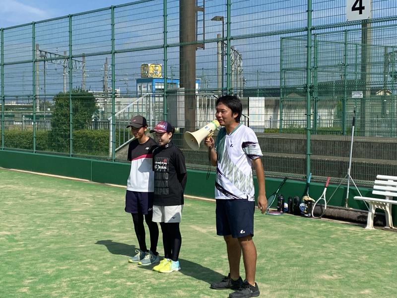 各校主将・副主将の紹介【左：辺井ひなた主将・右：上梨成美副主将（いずれも２年）】