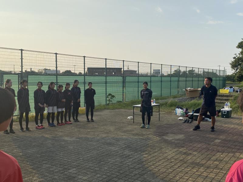 お礼の挨拶を行う上梨成美選手（２年）