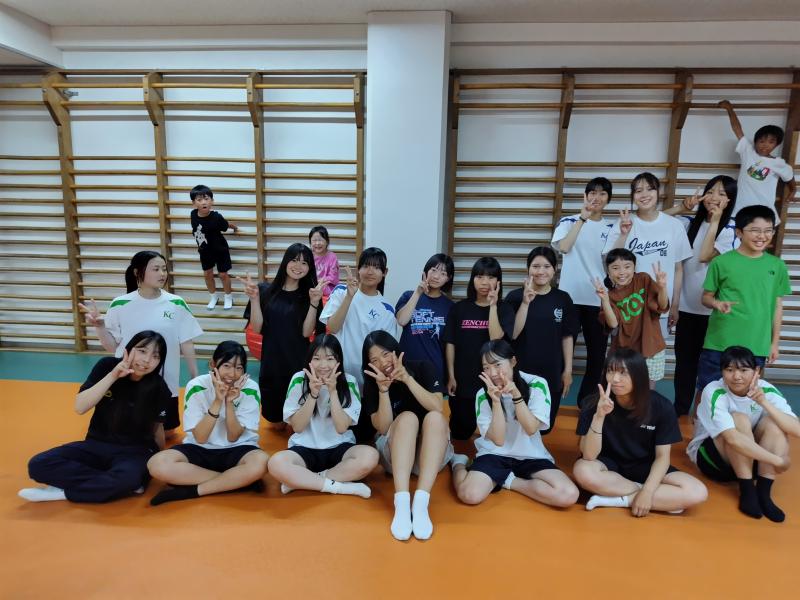 小立野児童館に来館していた児童たちとの集合写真