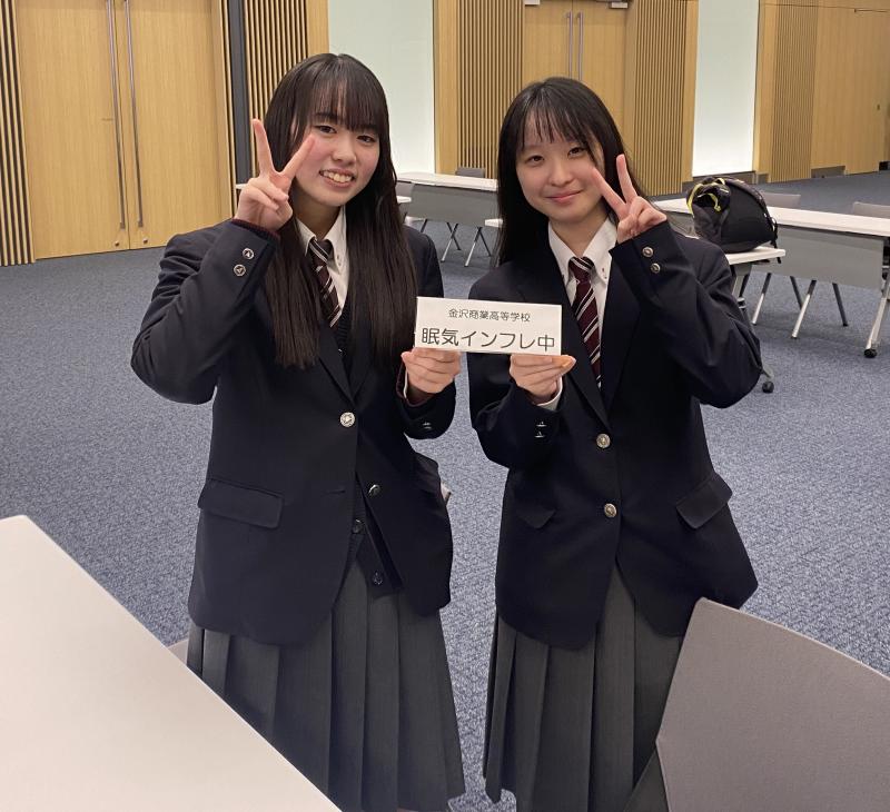 チーム名「眠気インフレ中」で出場した島田琴羽・岡山久瑠美ペア（いずれも３年）