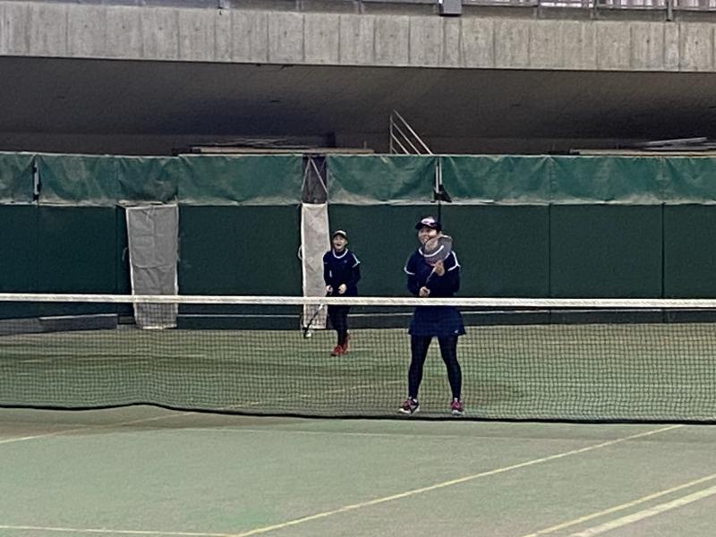 試合に挑む青山蒼空・本田彩ペア（ともに２年）