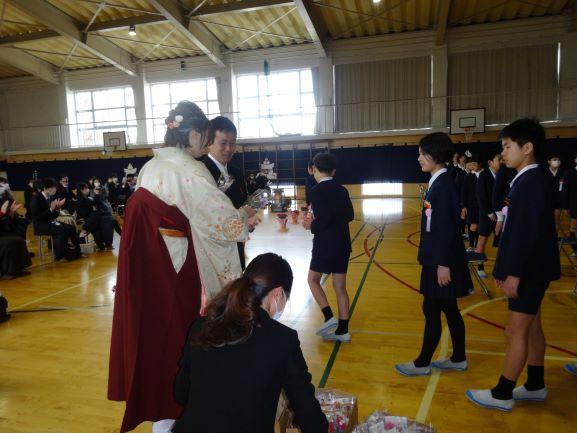 ＰＴＡからお祝いの花束