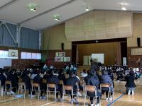 3年生「6年生に届け　あやめ姫」総合の時間に学んだ地域に伝わる民話「あやめ姫」を劇で表現しました。