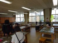 工作クラブ　紙トンボをつくって飛ばしました。