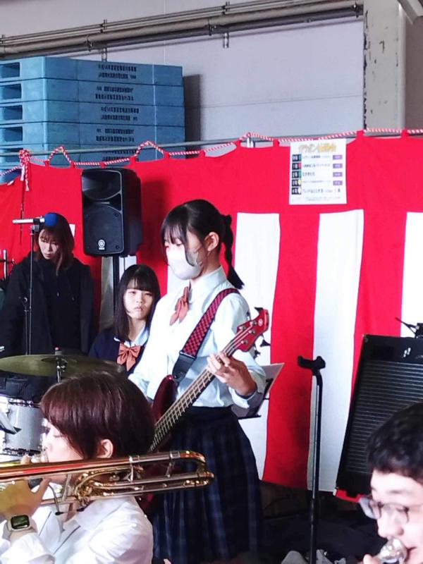 支えるリズム隊