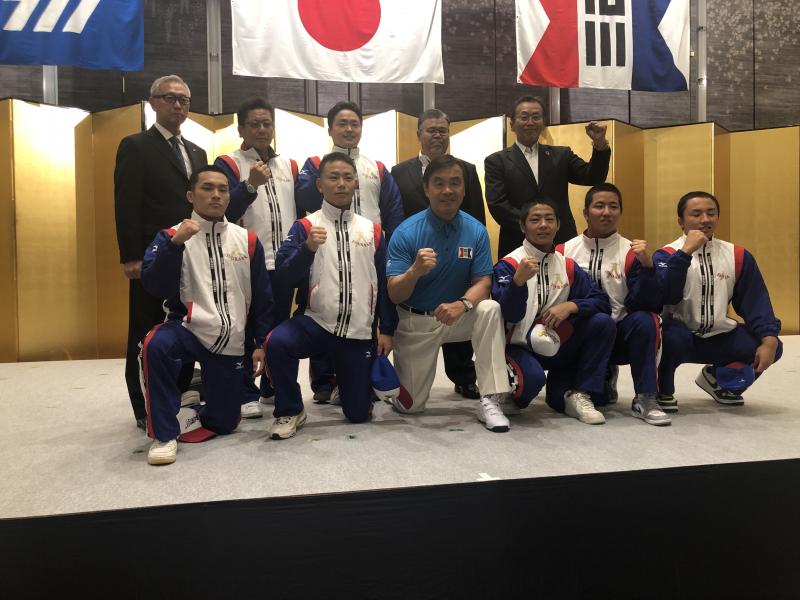 馳知事と一緒に記念撮影