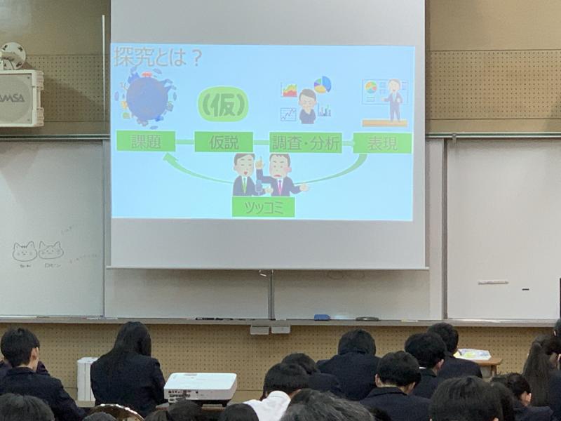 熱い思いの説明を聞く生徒たちは和やかな雰囲気でした