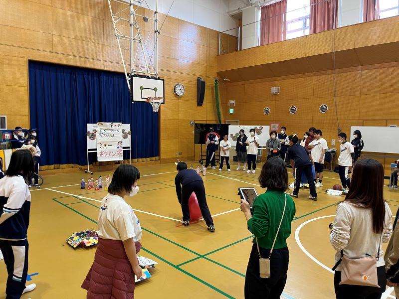 体育館での交流
